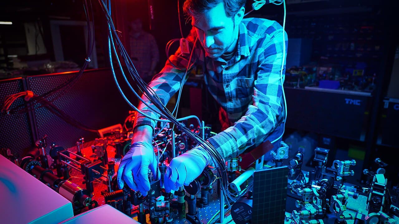 Microsoft's Project Silica Breakthrough Lets Everyday Glass Store Data for 10,000 Years