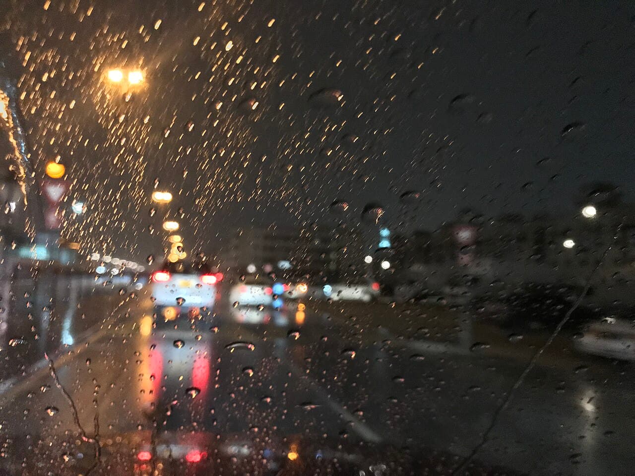 Abu Dhabi Issues Weather Alert Over Rain, Hail and 50kph Winds